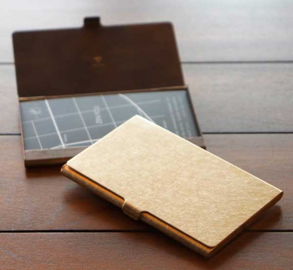 シンプルでおしゃれな真鍮のカードケース