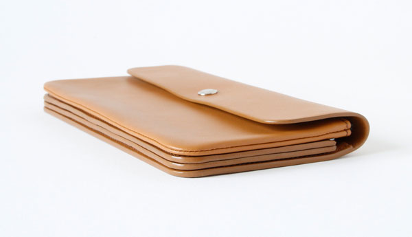シンプルなデザインの、おしゃれな長財布