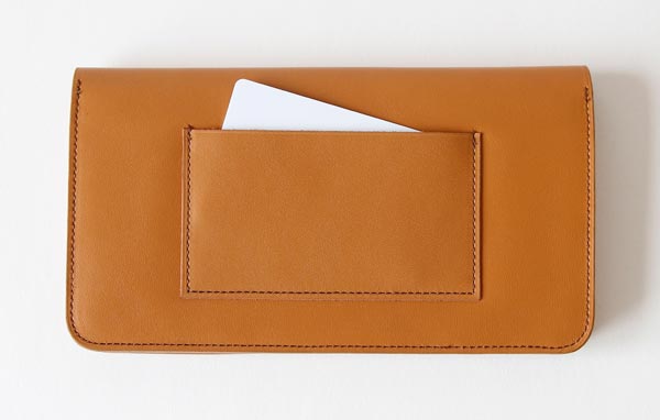 シンプルなデザインの、おしゃれな長財布
