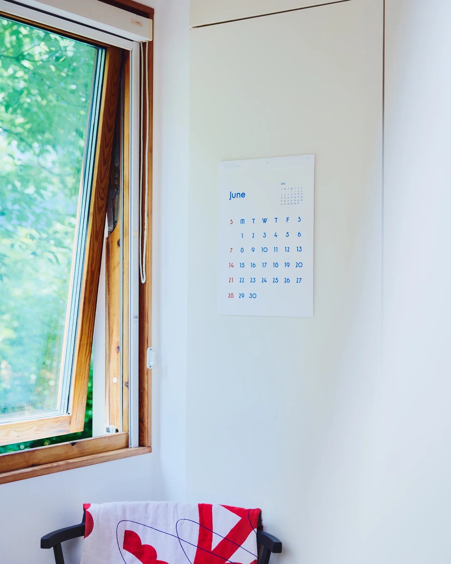 見やすく美しい、おしゃれな壁掛けタイプフェイスカレンダー2026年版