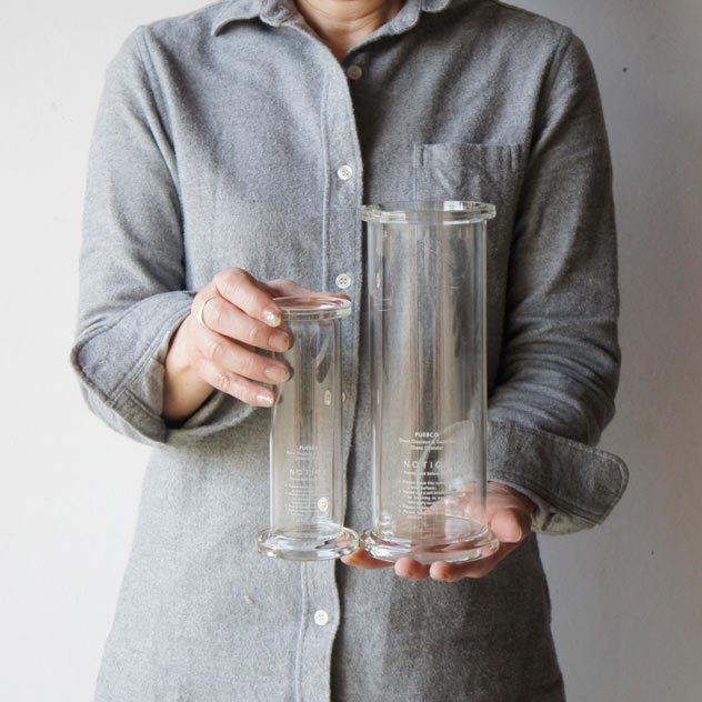 シリンダーの形をしたおしゃれなガラスの花瓶