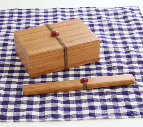 竹から作られた、ストライプ模様が美しいおしゃれなお弁当箱