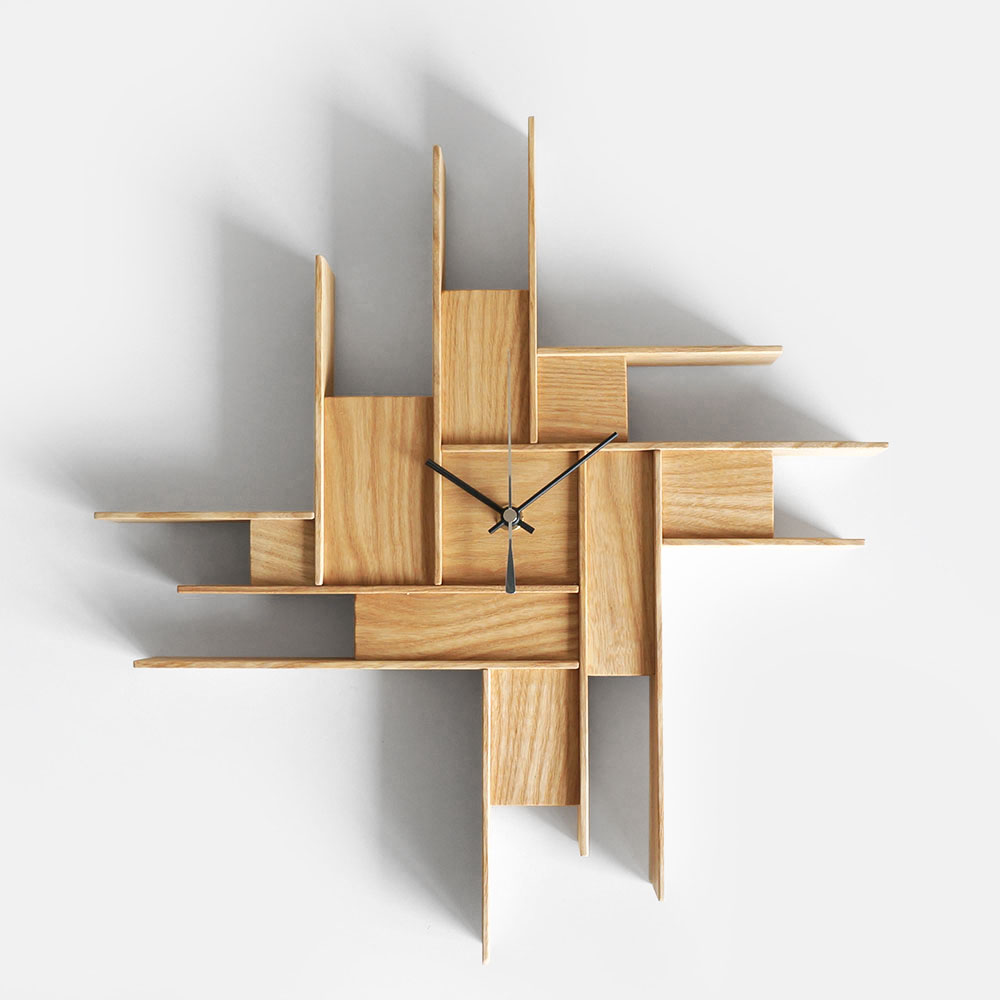 直線的な木材パーツを組み合わせた、おしゃれで美しい壁掛け時計