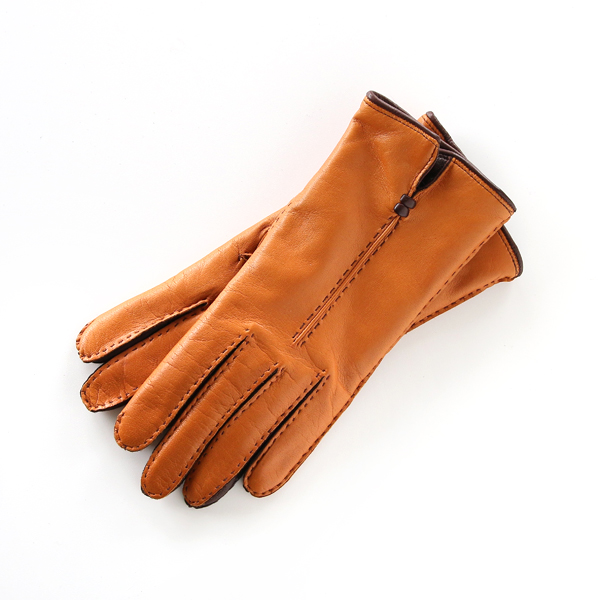 ファッション性と機能性を追求した、イタリア製のレザー手袋
