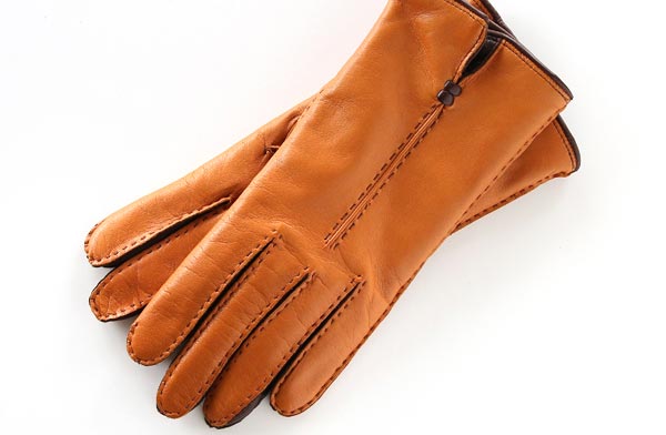 ファッション性と機能性を追求した、イタリア製のレザー手袋