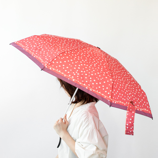 グッドデザイン賞を受賞した、パッと華やかな水玉模様のおしゃれな折りたたみ傘