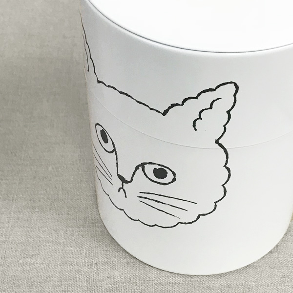 遊び心あふれるデザインの、おしゃれな猫のコーヒー缶