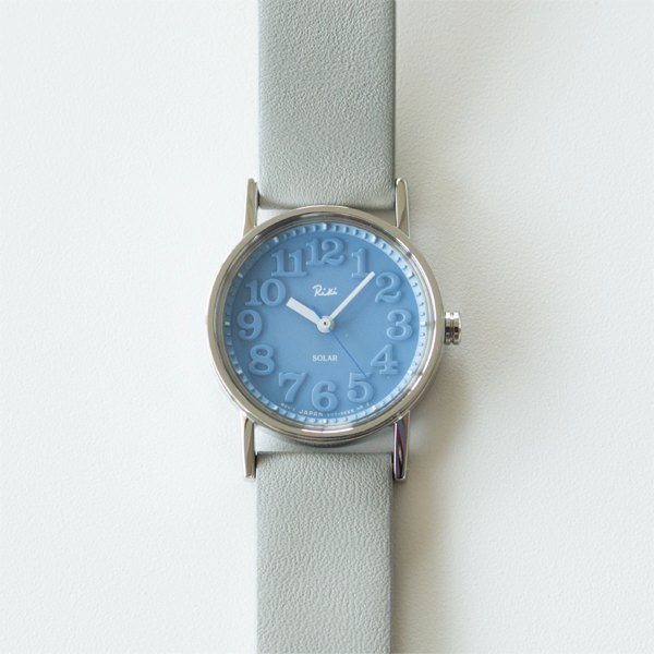 ブルーの文字盤が美しい、おしゃれな腕時計