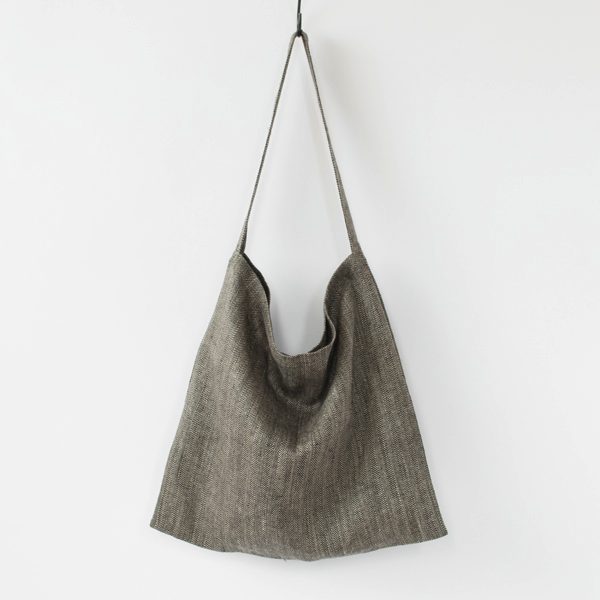 袋状のシンプルなデザインで使いやすい、おしゃれな斜めがけバッグ