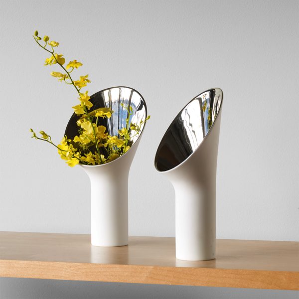ユニークなデザインが特徴的な、おしゃれな花瓶
