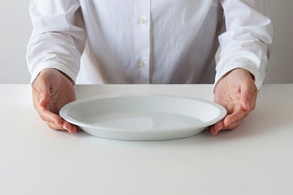 どんな料理にも使いやすい、絶妙な楕円デザインのおしゃれなお皿