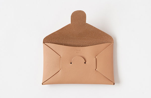 封筒のようなデザインの、縫い目のないおしゃれなカードケース