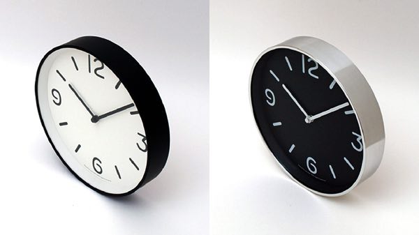 見やすくシンプルなデザインでほどよい存在感のある、おしゃれな壁掛け時計