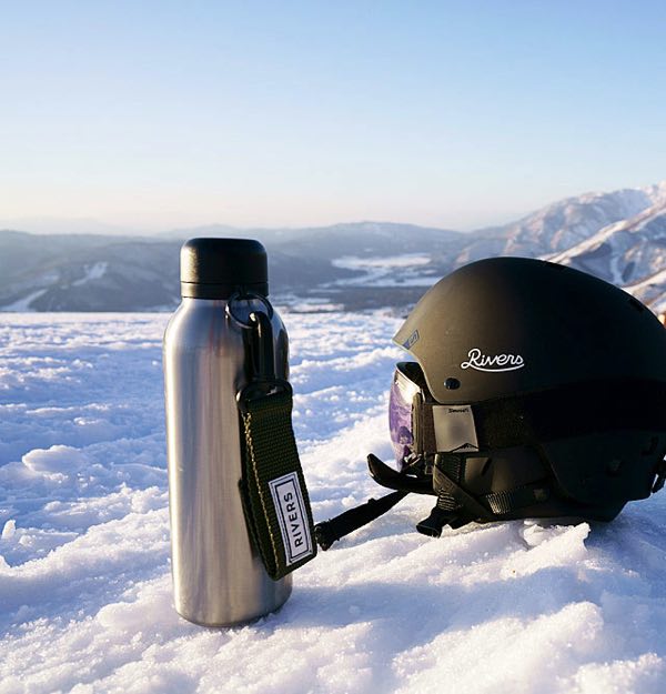 通勤だけでなく雪山など過酷な環境でも使える、おしゃれな超軽量の水筒