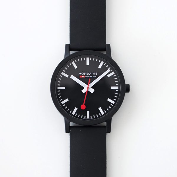 シンプルで飽きのこない普遍的なデザインの、おしゃれな腕時計