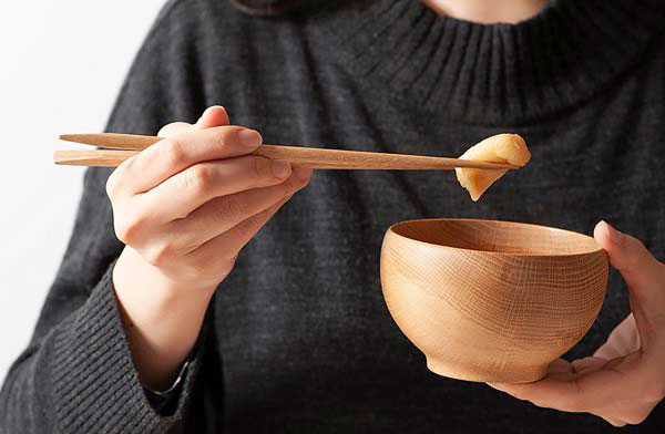 日本の銘木を使った、優しい手触りのおしゃれな木箸
