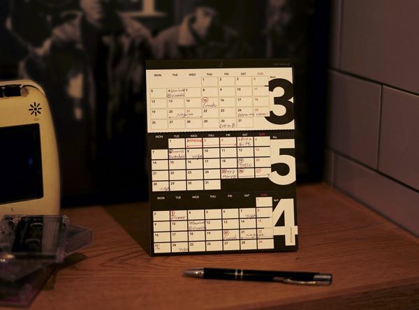 3ヶ月をひと目でチェックできる、使い勝手の良いおしゃれな卓上カレンダー2021年版