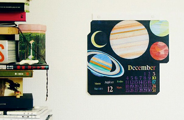 まるで世界旅⾏のように日常⾵景を切り取った、おしゃれな壁掛けカレンダー2021年版