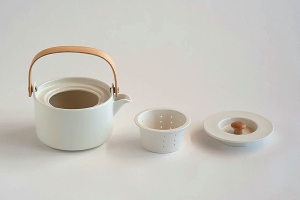 北欧らしいデザインながら日本茶を淹れる時にもおすすめの、おしゃれなティーポット