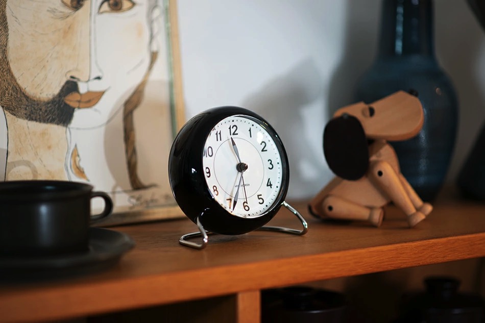 北欧デザインの巨匠がデザインした、おしゃれな目覚まし時計