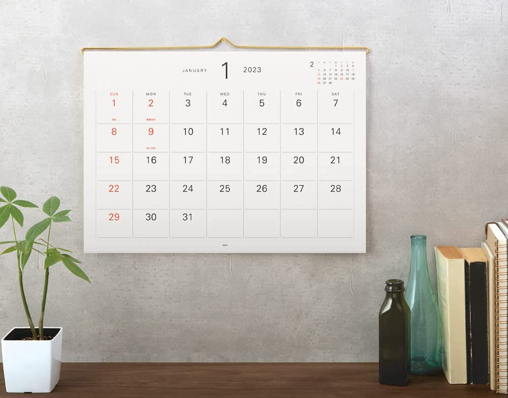 書き込めるスペースがたっぷりある、おしゃれでシンプルな壁掛けカレンダー2023年版 