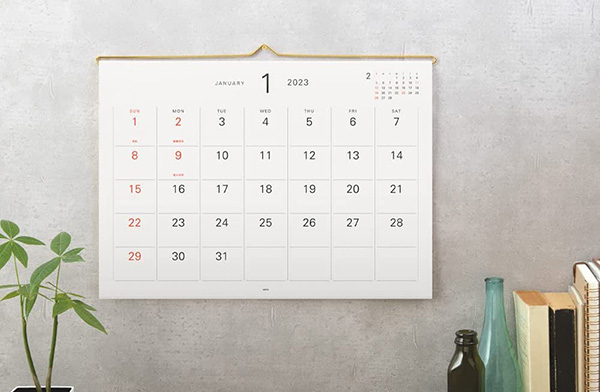 書き込めるスペースがたっぷりある、おしゃれでシンプルな壁掛けカレンダー2023年版