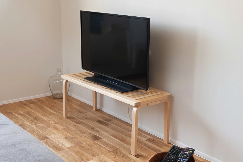 テレビ台やローテーブルとしてもおすすめの、おしゃれな木製ベンチ