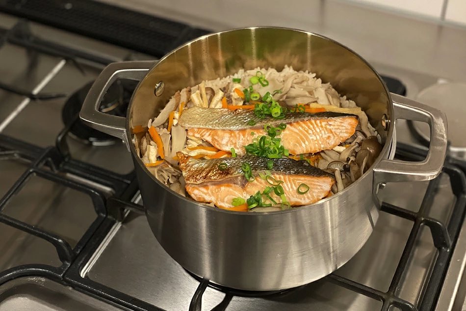 煮込み料理が手軽に作れる、おしゃれでこびりつかない鍋
