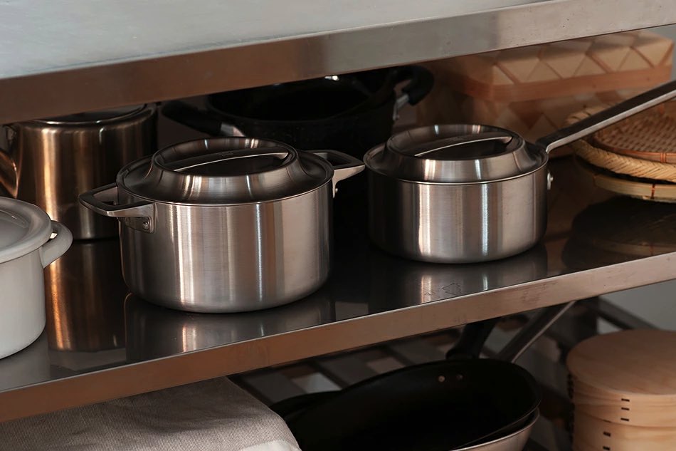 煮込み料理が手軽に作れる、おしゃれでこびりつかない鍋