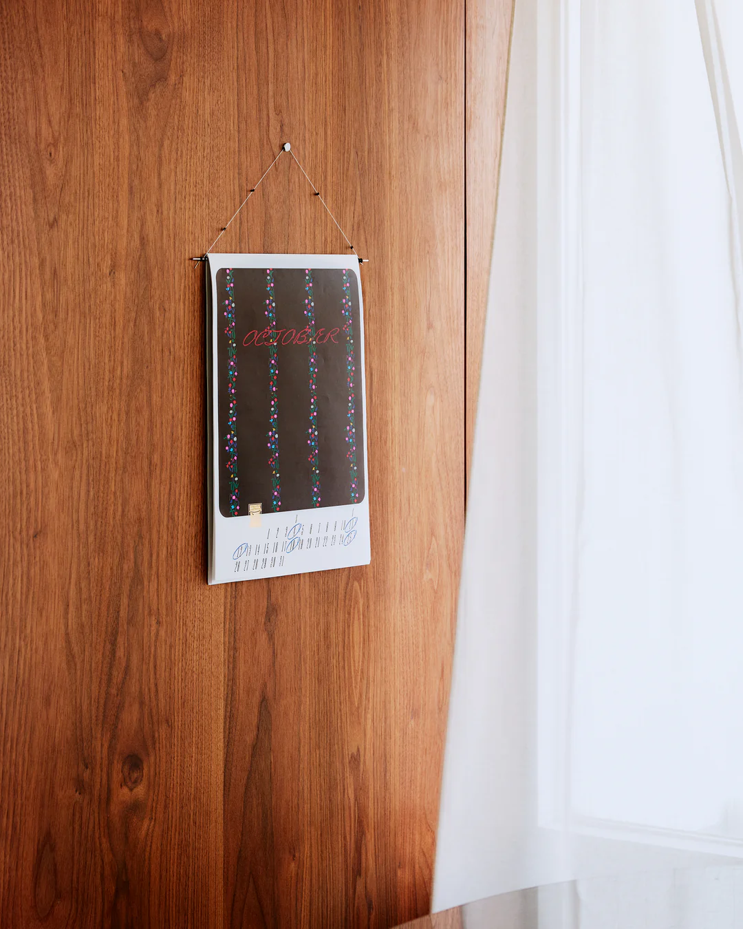 アパレルブランドから作られた、おしゃれな壁掛けカレンダー2026年版