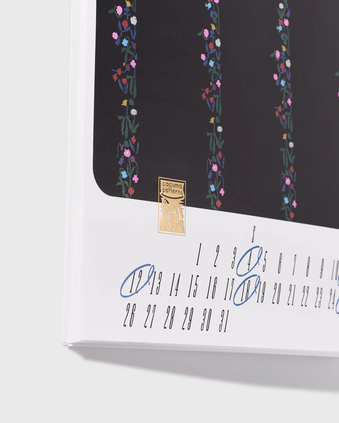 アパレルブランドから作られた、おしゃれな壁掛けカレンダー2026年版