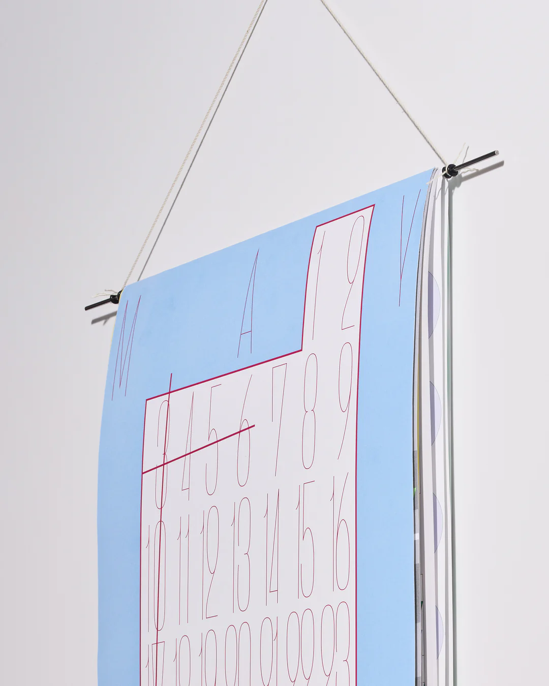 紙の重なりが楽しい。おしゃれな壁掛けカレンダー2026年版